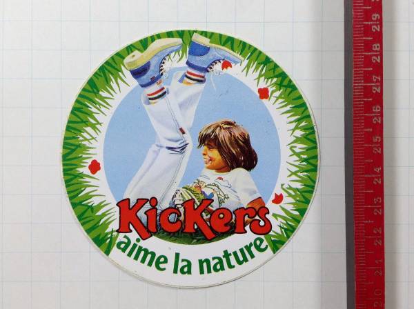 フランス 古いステッカー：Kickers スニーカー 少年 靴 ビンテージ 車 +Aa