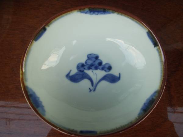  Arita * wave . see *. hand author *.. kiln hand .. blue and white ceramics blue flower deformation small bowl 1 piece 
