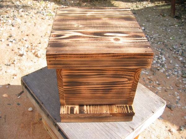 日本蜜蜂捕獲巣箱　小型なので持運び設置が楽　ミツバチ好き枠式_巣門約６ｍｍ・板厚約１7ｍｍ
