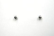 今月のバーゲン商品◆ ♡m♡セール品○K14WG丸玉『2ミリ』ピアス☆新品☆(おまけ付:シリコンキャッチ1ペア) ◇◇ ♪