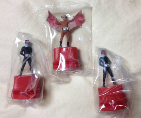 新品　仮面ライダーボトルキャップ３セット　こうもり男＆戦闘員２體のセットです！