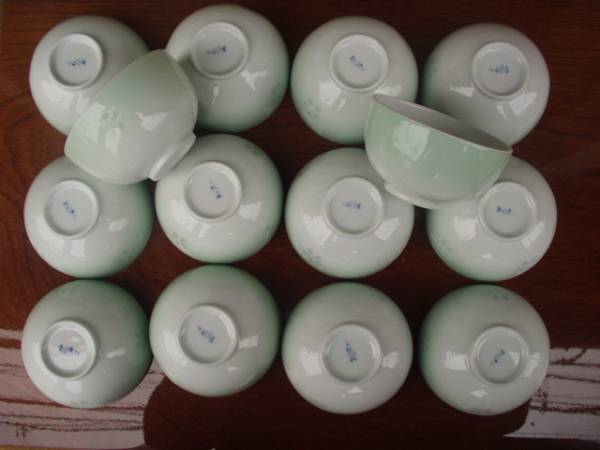 甘味?和菓子店?事務(wù)所等有田焼ホタル焼薄手煎茶碗?湯呑１４個(gè)