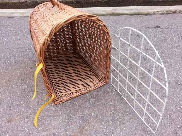  Vintage carry bag pet dog . basket 