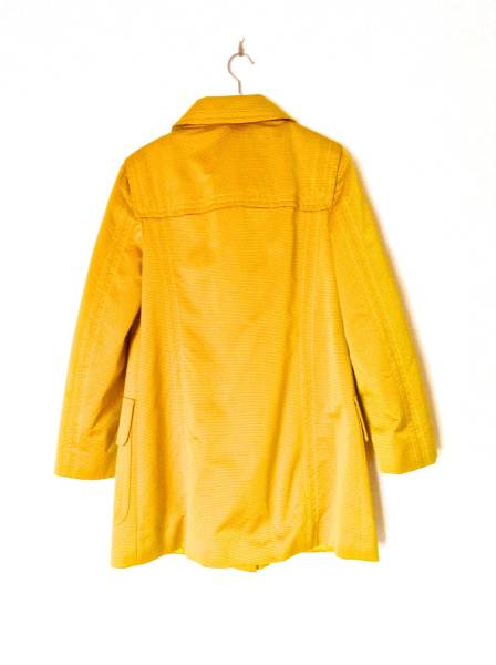 モスキーノ ８万 ジャケット ショート コート ４ 羽織り黄色 イエロー マスタード からし 艶 華やか 高級感 オールシーズン_画像3