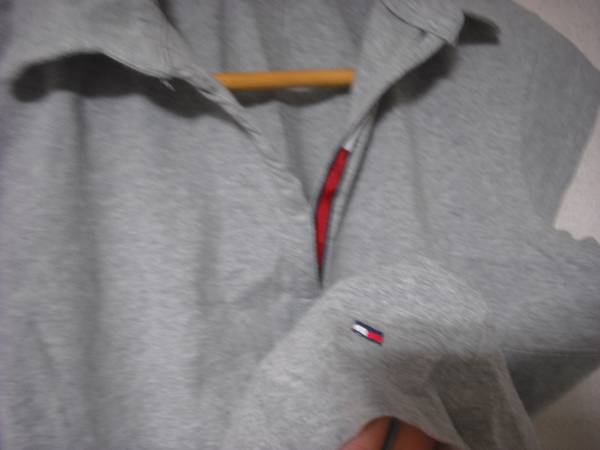 洋服：tommy　jeans　EST.1985　サイズはM