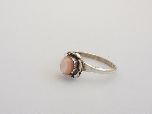 [NAVAJO Navajo ].... pink shell. ring #