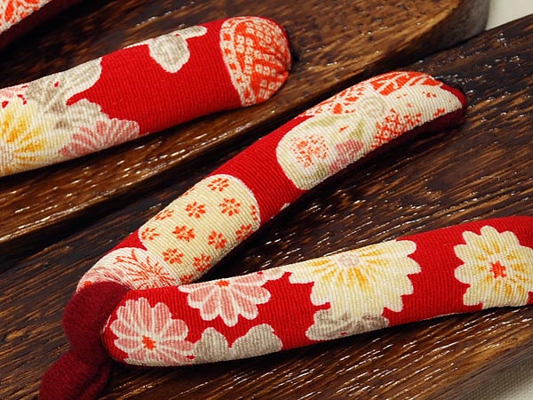 ☆★新品★☆女の子用☆桐下駄☆19cm☆赤色系☆花柄☆【5】