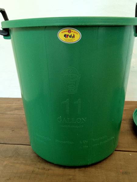 数量限定貴重 海外製可愛いバケツ蓋付11ガロン(約41.8L)収納