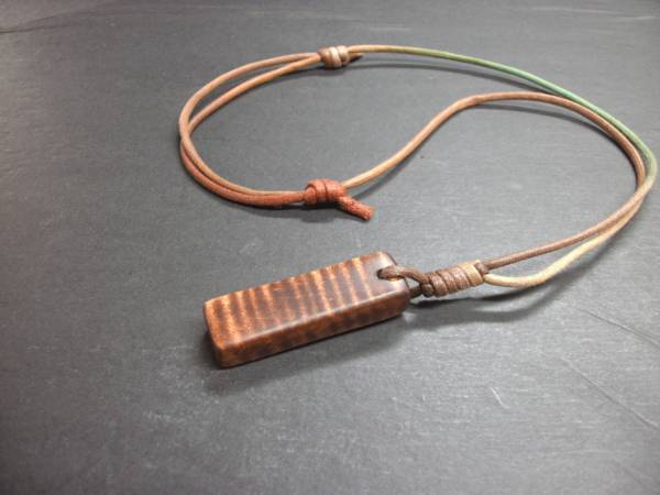 カーリーメープル拭き漆ブロックペンダント：ｋ