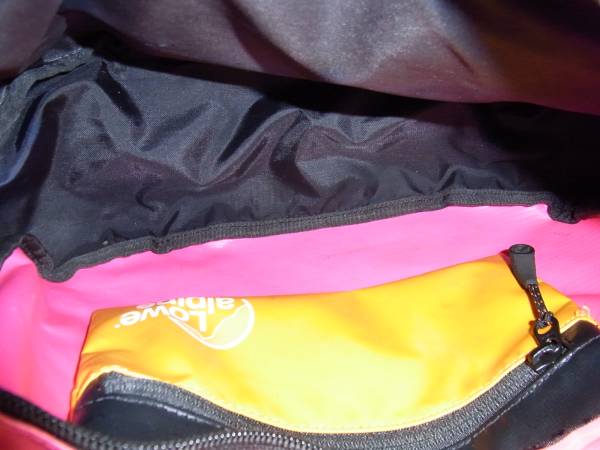 lowe alpine low Alpine shoulder bag pink 