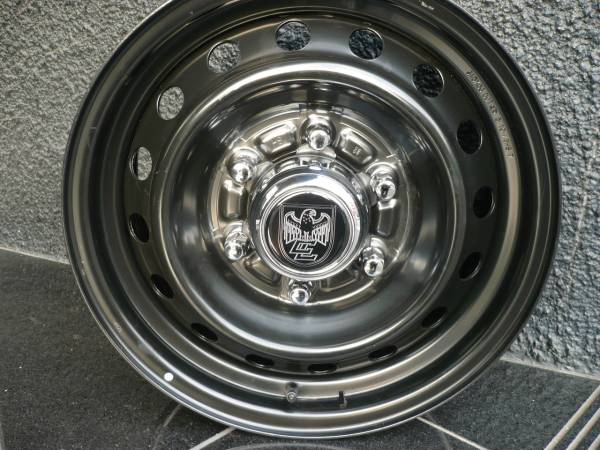 ハイエース等純正スチールに裝著デイトナクロームキャップ