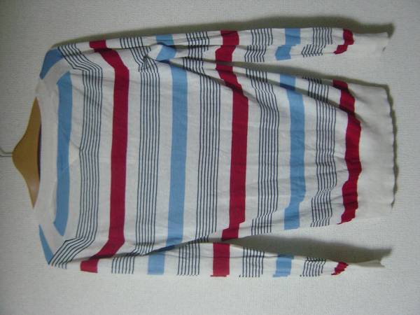 TOMMY　HILFIGER　サイズは００２
