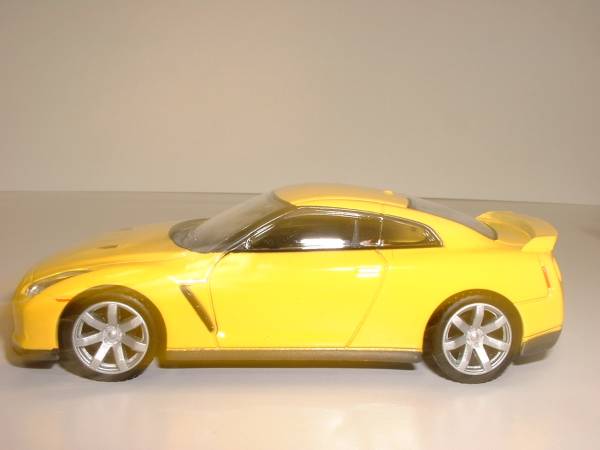 １／４３　日産　スカイライン　ＧＴ－Ｒ　黄　１：４３　ミニカー_画像2