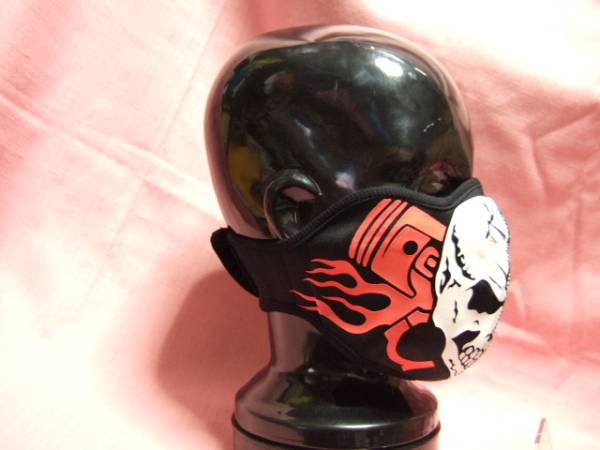 横浜最新 ホラー半面マスク★炎エンジンドクロ 送料220円 ξtebξξ20s_鼻からあごの下まで覆うマスクです。
