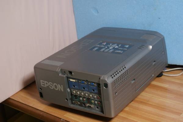 EPSON EMP-8300 business use 5200 lumen lamp use 21 hour 