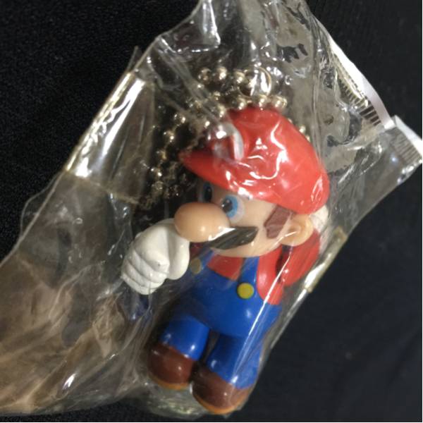  Mario figure key chain .. move 5.5cm