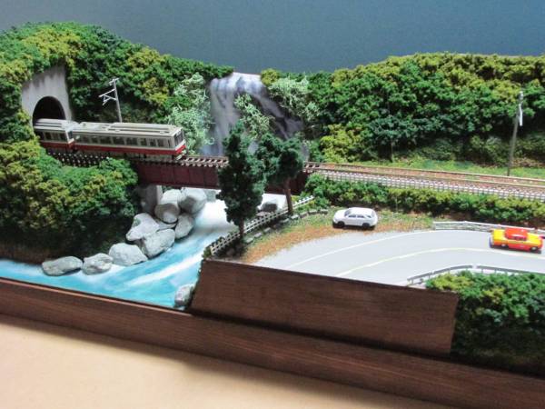 ゆめレール　日本の鉄道風景ジオラマワイド１３　小さな滝とガーダー鉄橋_画像1