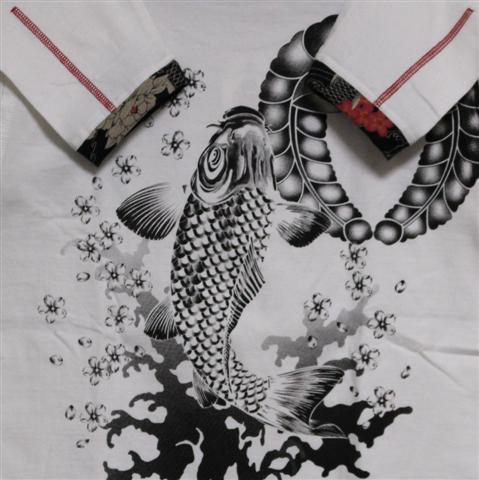 SALE！絡(luò)繰魂?(L)昇り鯉英字刺繍９分袖Ｔシャツ