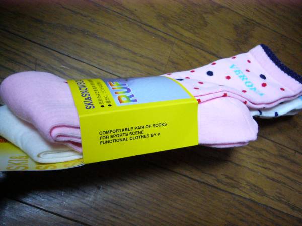 女児　女の子　雪用ハイソックス　布地厚くて防寒用　水玉柄の白ピンクが2足　23～25cm　アクリル&ナイロン&ポリウレタン　未使用　日本制