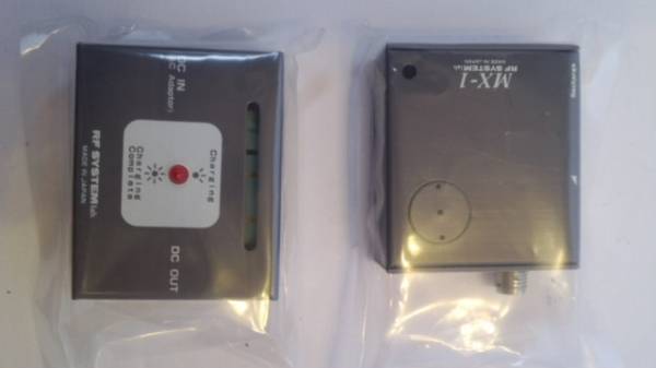 RF/アールエフ★MX-1★1kmワイヤレスカメラ★Qch★未使用保存品_充電器（左）、本体（右）。どちらも未開封