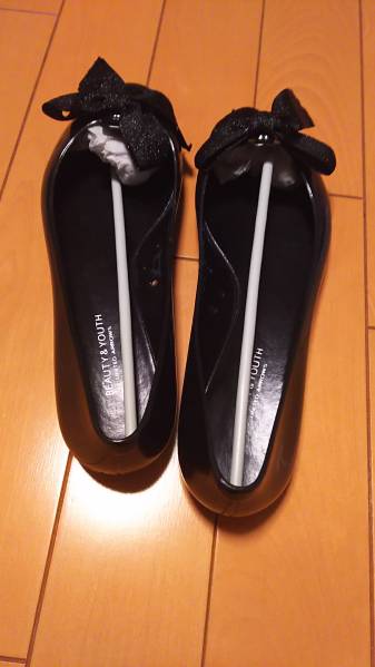 ユナイテッドアローズ　靴　サンダル　ビニールリボンバレー　黒　サイズ8　新品　23.5センチ_画像1
