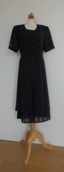 経典ブランド DUET 日本製　上品で素敵なブラック半袖ワンピース Mサイズ