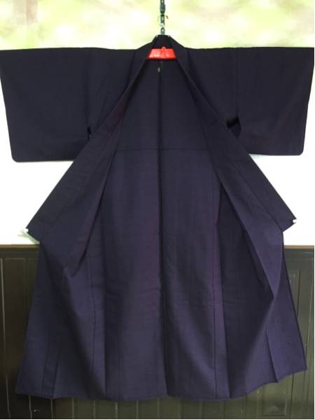 【紬】正絹 単衣 無地 身丈150cm 下り藤一つ縫紋紫と黒の織物_画像2