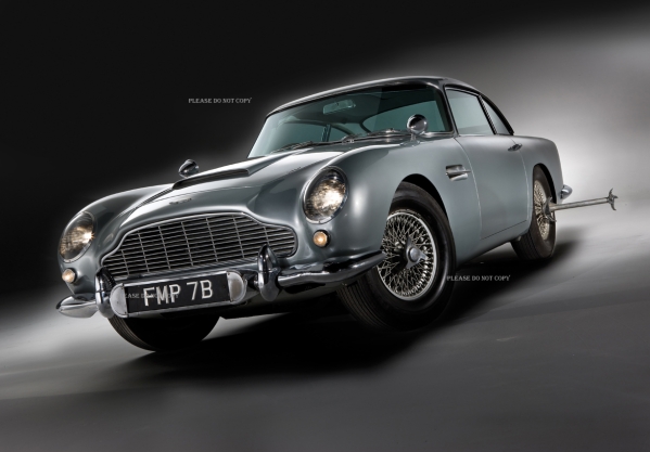 1964年 007シリーズ アストンマーチン・DB5 大きなフォト3枚付き_3枚共に大きなサイズの写真です。