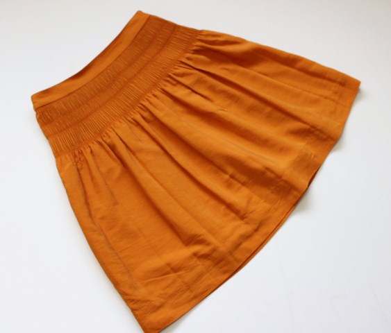 送料無(wú)料*美品*KUMIKYOKU*組曲*オンワード樫山*黃土色*シフォン*ひざ丈*フレア*スカート*2*ML