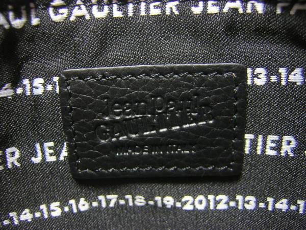新品　Jean Paul GAULTIER　ジャンポール?ゴルチエ　イタリア制　和柄エンボス　レザーポーチ　小物入れ