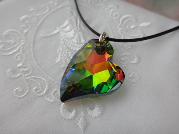 新品★ハート★ペンダント★スワロフスキー★七色クリスタルヴィ