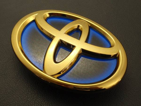 7トレジャー 【 トヨタ 80系 ヴォクシー ハイブリッド　TOYOTA 80系 VOXY HYBRID 】 プレミアム ゴールド エンブレム　リア トヨタマーク
