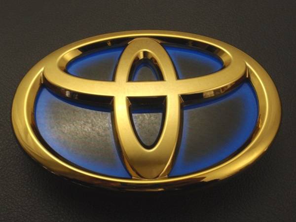 7トレジャー 【 トヨタ 80系 ヴォクシー ハイブリッド　TOYOTA 80系 VOXY HYBRID 】 プレミアム ゴールド エンブレム　リア トヨタマーク