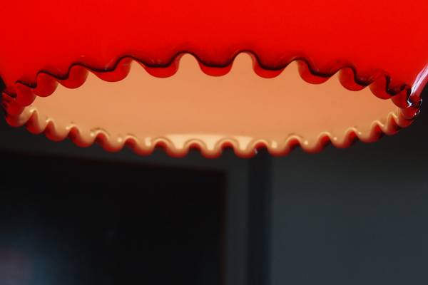 【天】昭和の懐かしい　赤色のガラスでぎざぎざの付いた吊り下げ照明 レトロポップ　_画像3