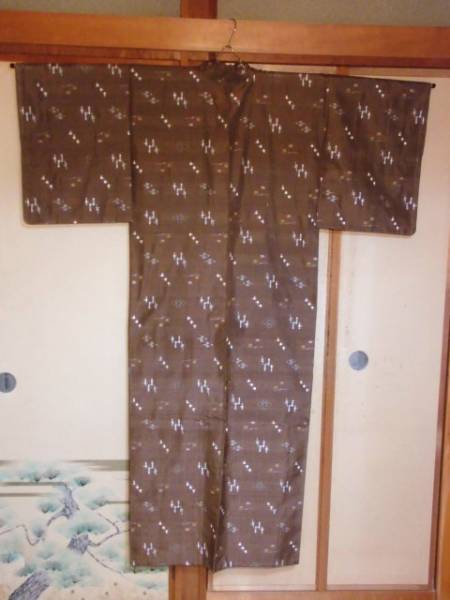 正絹／渋い茶色の琉球紬の袷の着物_画像2