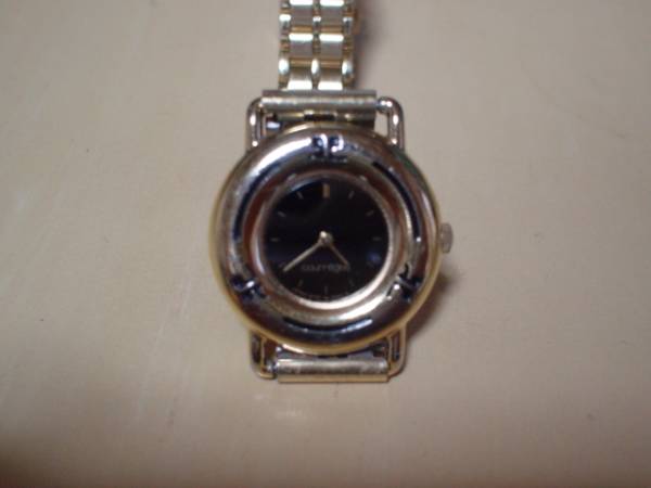 アンティーク　クレージュ　女性用腕時計　ブラック　薄型