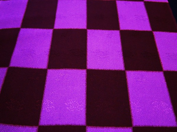 【京わぎれ】正絹 長襦袢はぎれ 市松 紫×焦げ茶 替え袖用2.2m①_画像より赤みの紫色です。