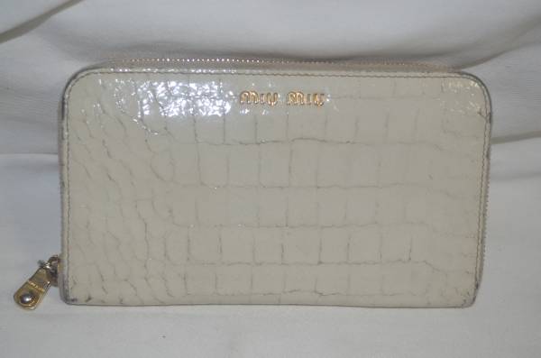 正規(guī)品?　miumiu 　　長財布