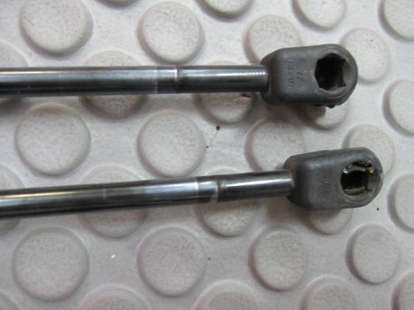 フィエスタ WFOFYJ バックドア　ダンパー　左右セット