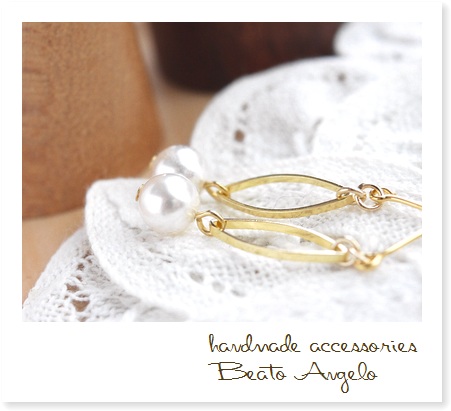 **+angelo+ Swarovski pearl. ma- Kiss earrings (p-141) white G simple titanium resin earrings adult pretty 