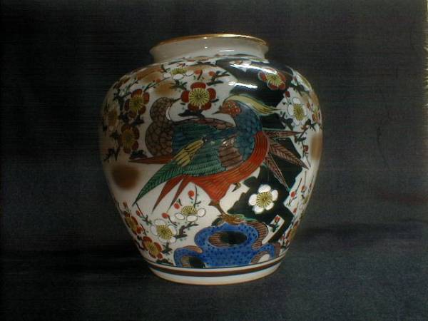 秀峰窯　梅に雉　花鳥　手描き色絵 21x19cm　1.5kg 陶磁器製花瓶_画像1