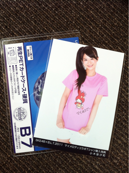 SKE48小木曽汐莉 マイメロディ B.L.T. コラボTシャツ 生写真付き_硬質カードケースに入れます。