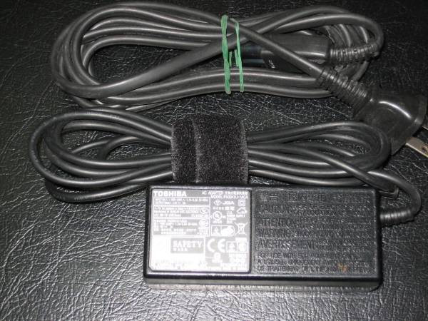 東芝　AC アダブタ　PA3241U-1ACA　動作美品_画像1