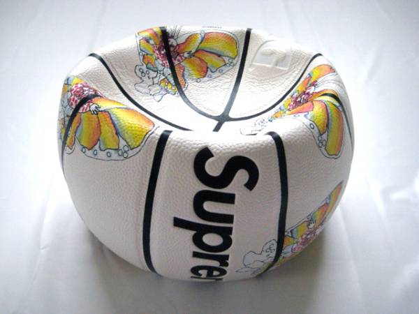 入手困難！16Supreme Spalding Gonz Butterfly Basketball