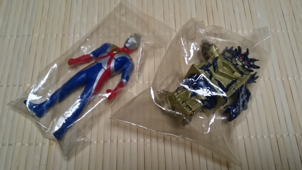 コスモスvsカオスクレバーゴン プレイヒーローシリーズ ソフビ ウルトラマンコスモス