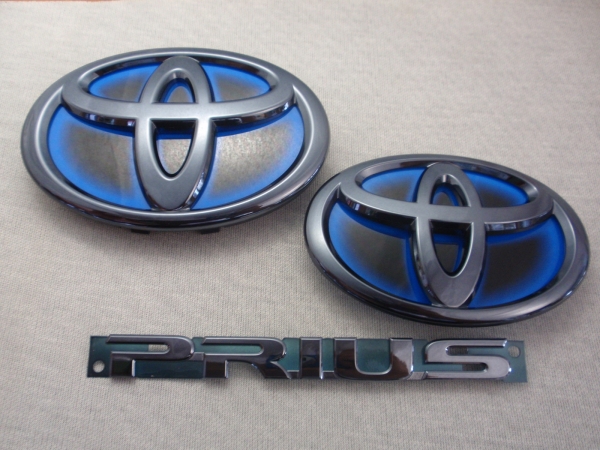 7トレジャー 【 トヨタ ZVW30系 プリウス TOYOTA ZVW30系 PRIUS 】 プラチナ ブラック エンブレム　フロント＆リア 3点 セット
