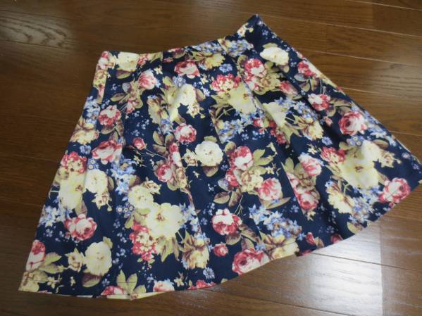 k13★【美品】NICE CLAUP　ナイスクラップ　花柄　スカート★
