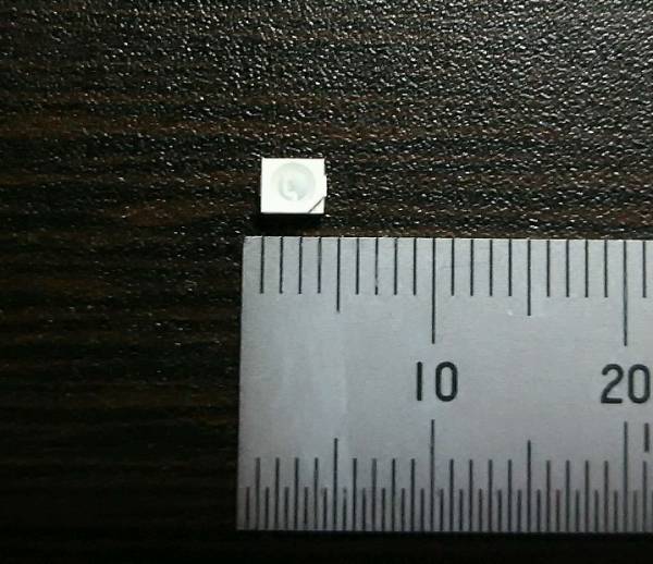 高輝度チップＬＥＤ　３５２８サイズ　黃色　300mcd １０個(gè)