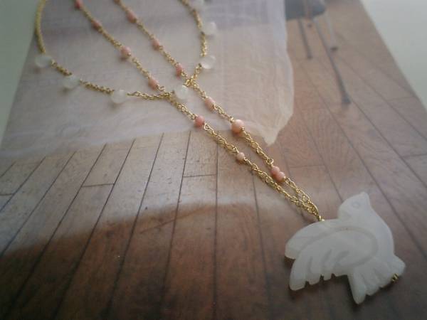 ロゼッタの贈り物・・シリーズです♪ピンク珊瑚と白い鳥・