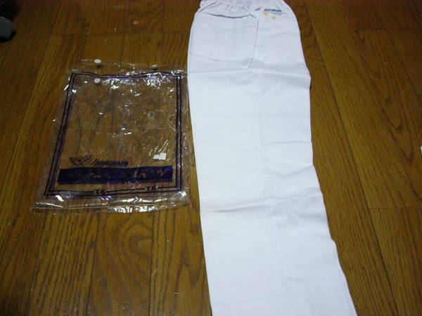昭和レトロ　小學(xué)?！〗o食の時(shí)間　體育の授業(yè)?　男の子のトレーニングパンツ　120cm　白　給食の叔母さん風(fēng)　シロハト商品.　未使用
